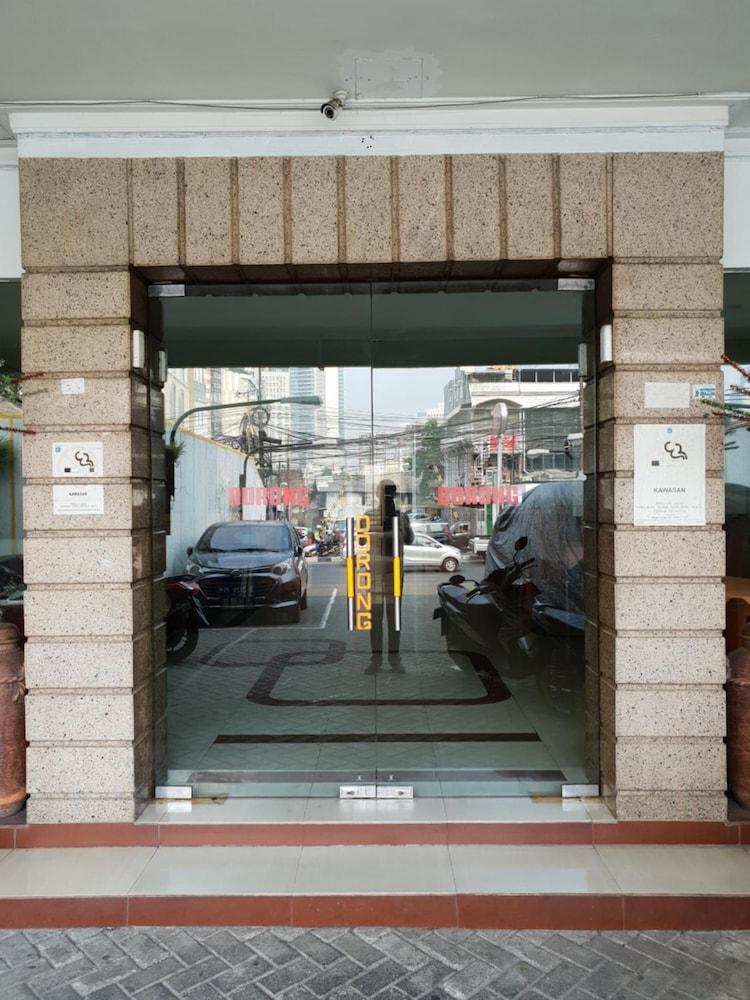 Hotel Caravan Tanah Abang Cakarta Dış mekan fotoğraf